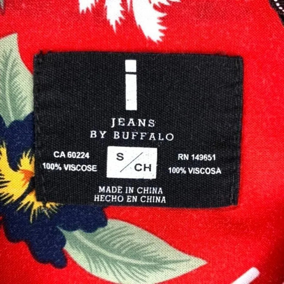 Jeans by Buffalo Men's Red/Floral Print Short Sleeve Size S Shirt - Picture 8 of 10